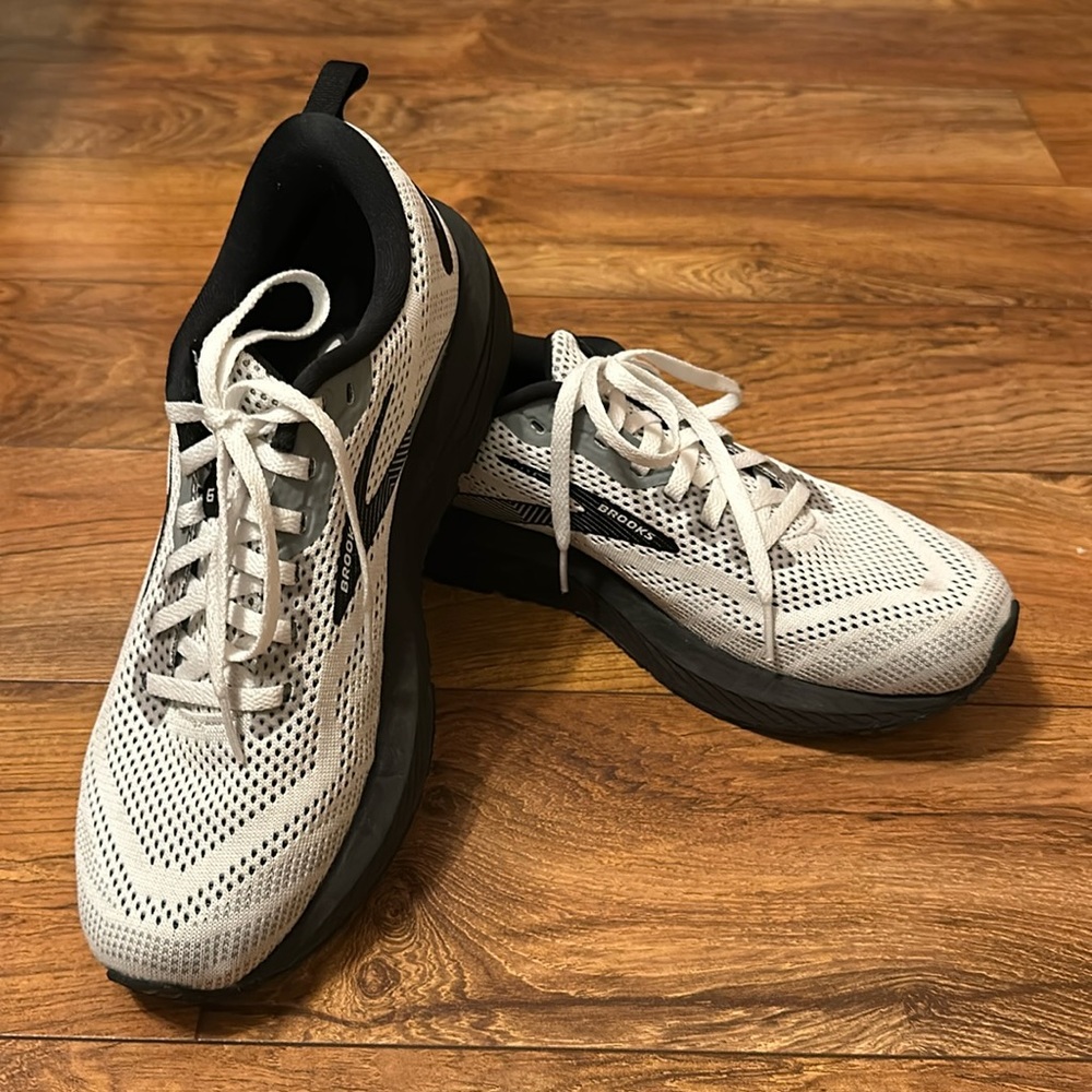 Women’s Brooks Revel running shoes